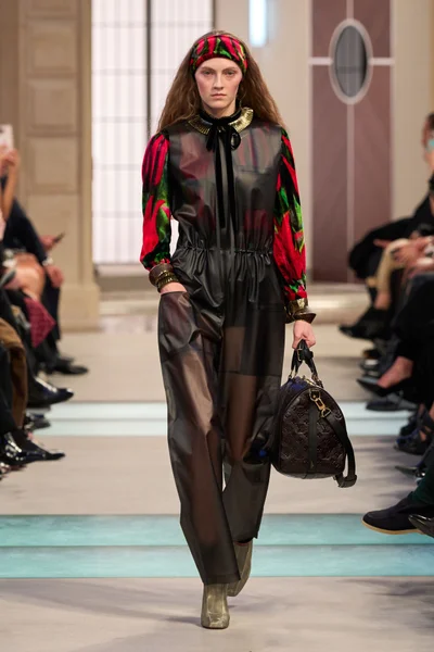 Look 3